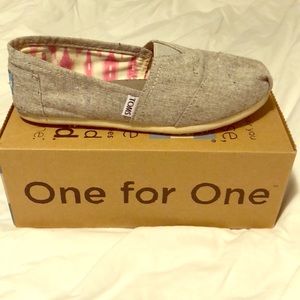 Toms women size 6.5 Classics Earthwise Grey